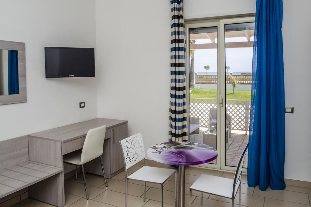 Holiday Affittacamere Corigliano Calabro Exterior foto