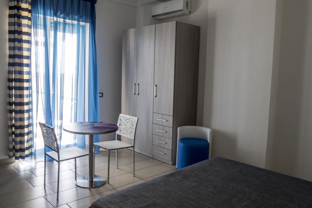 Holiday Affittacamere Corigliano Calabro Exterior foto